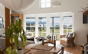 White Shell Cottage - Woodfire & Beachfront